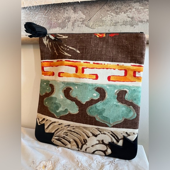 Jim Thompson Black Leather Clutch with Dragon Design - Picture 3 of 11